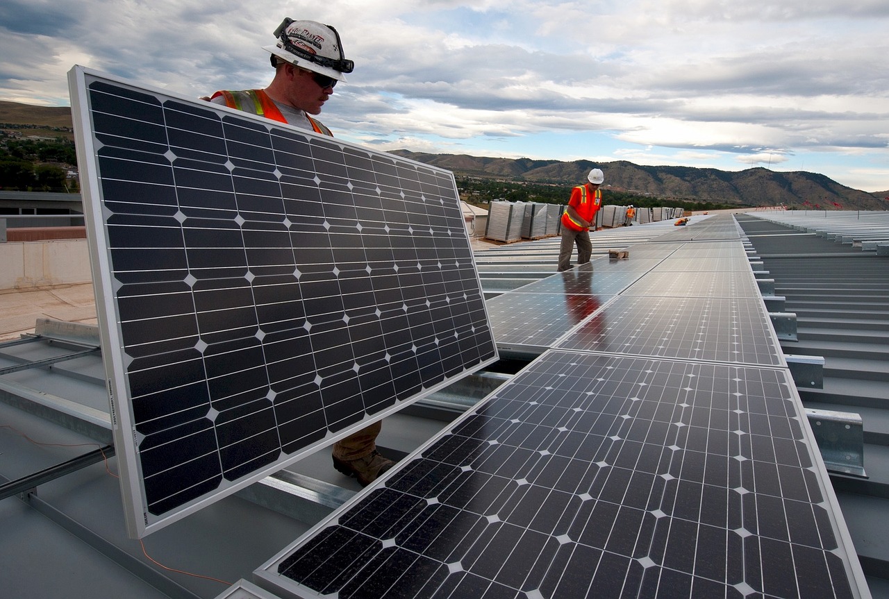 Solar Companies in California Are Paying to Give Away Power | Here's Why