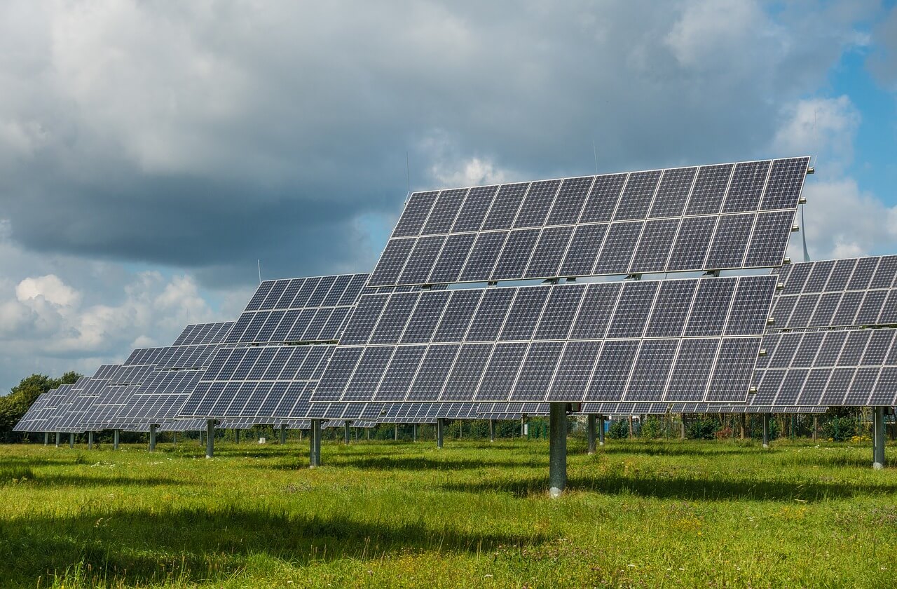 The Positive & Negative Effects of Solar Power Panels on The Environment
