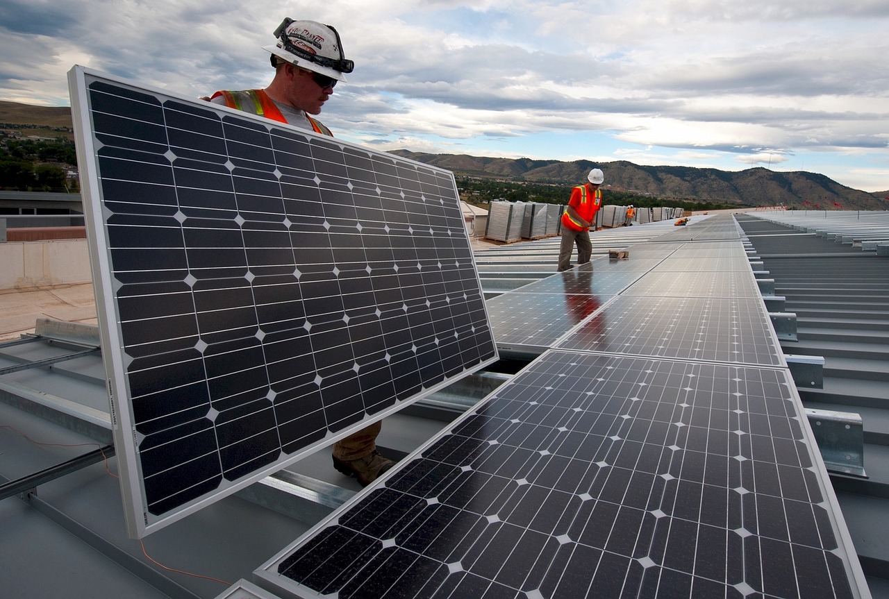 The Positive & Negative Effects of Solar Power Panels on The Environment