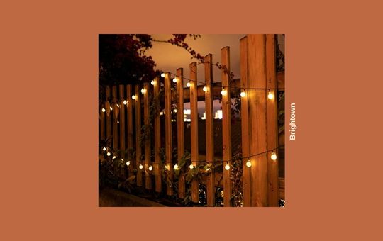 Brightown Outdoor Solar String Lights, featuring warm LED bulbs, perfect for decorating gardens, patios, or outdoor spaces with energy-efficient solar power.