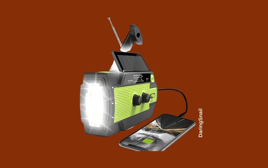 DaringSnail: Solar Hand Crank Portable Weather Radio with Flashlight