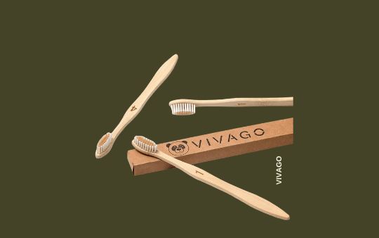 VIVAGO 10-pack bamboo toothbrushes with biodegradable handles and soft bristles, offering an eco-friendly alternative for sustainable oral care.